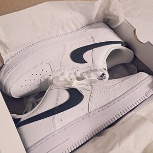 Nike White and Black Sneakers